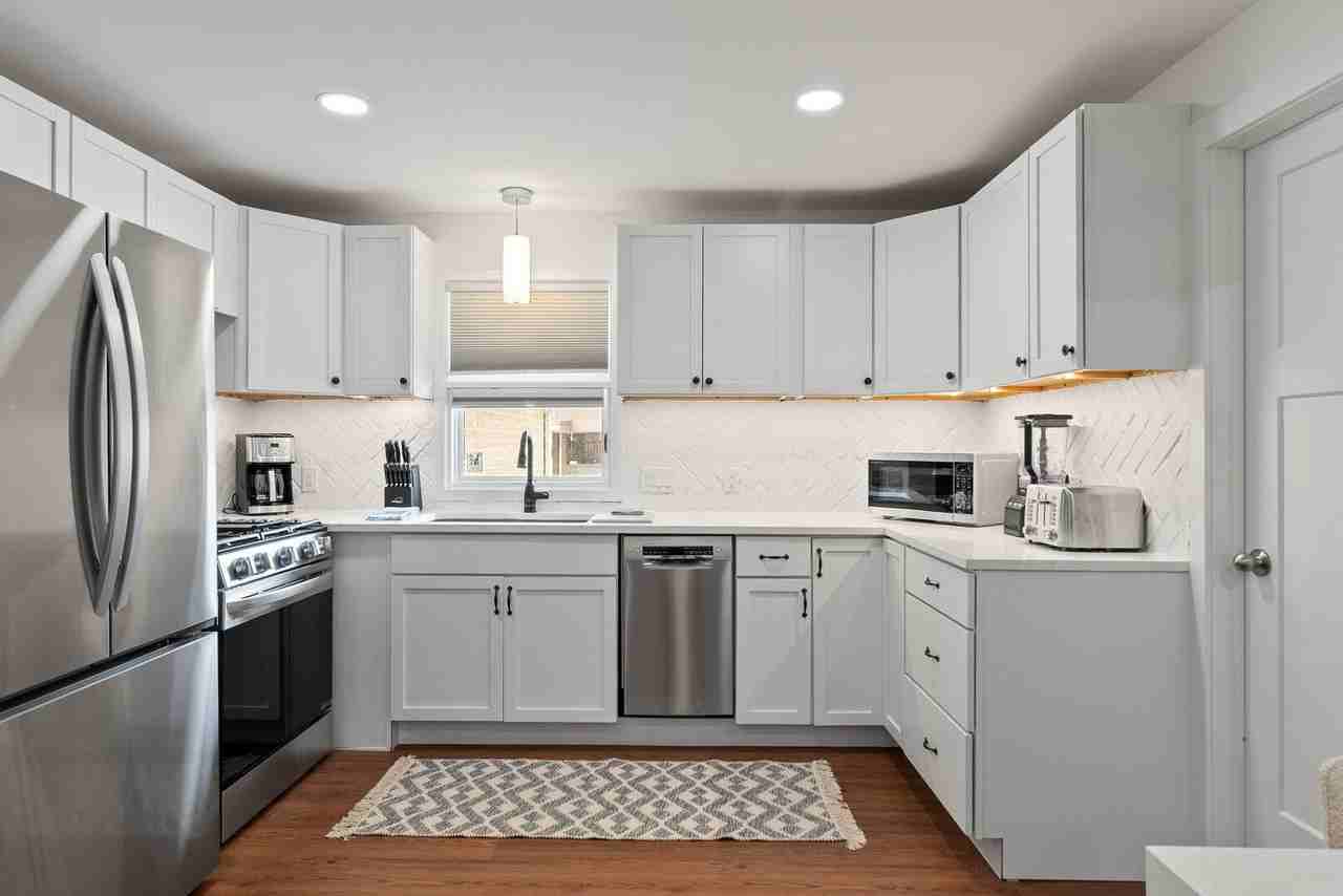190 E Main St - Photo 2 of 14