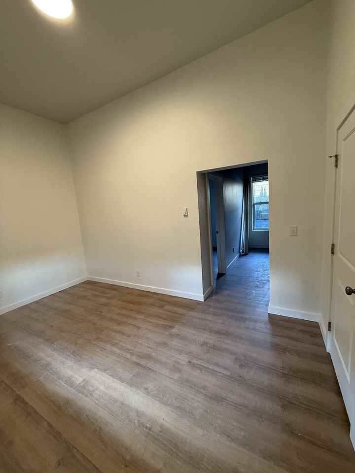 3130 Broadway #3 - Photo 4 of 13