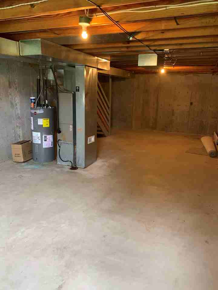 1066 Saint Matthew Ave - Photo 3 of 14