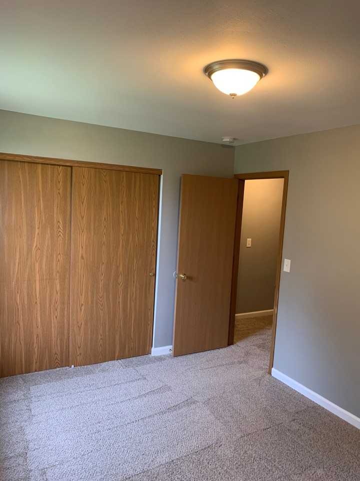1066 Saint Matthew Ave - Photo 5 of 14