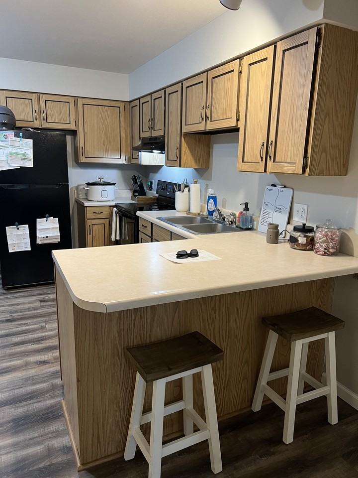 1066 Saint Matthew Ave - Photo 3 of 13