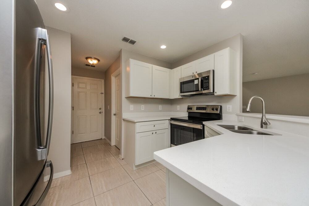 251 Southbridge Cir - Photo 7 of 17