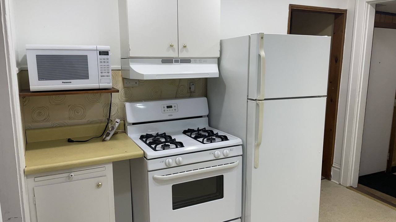 2342 E 13th St #A - Photo 6 of 13