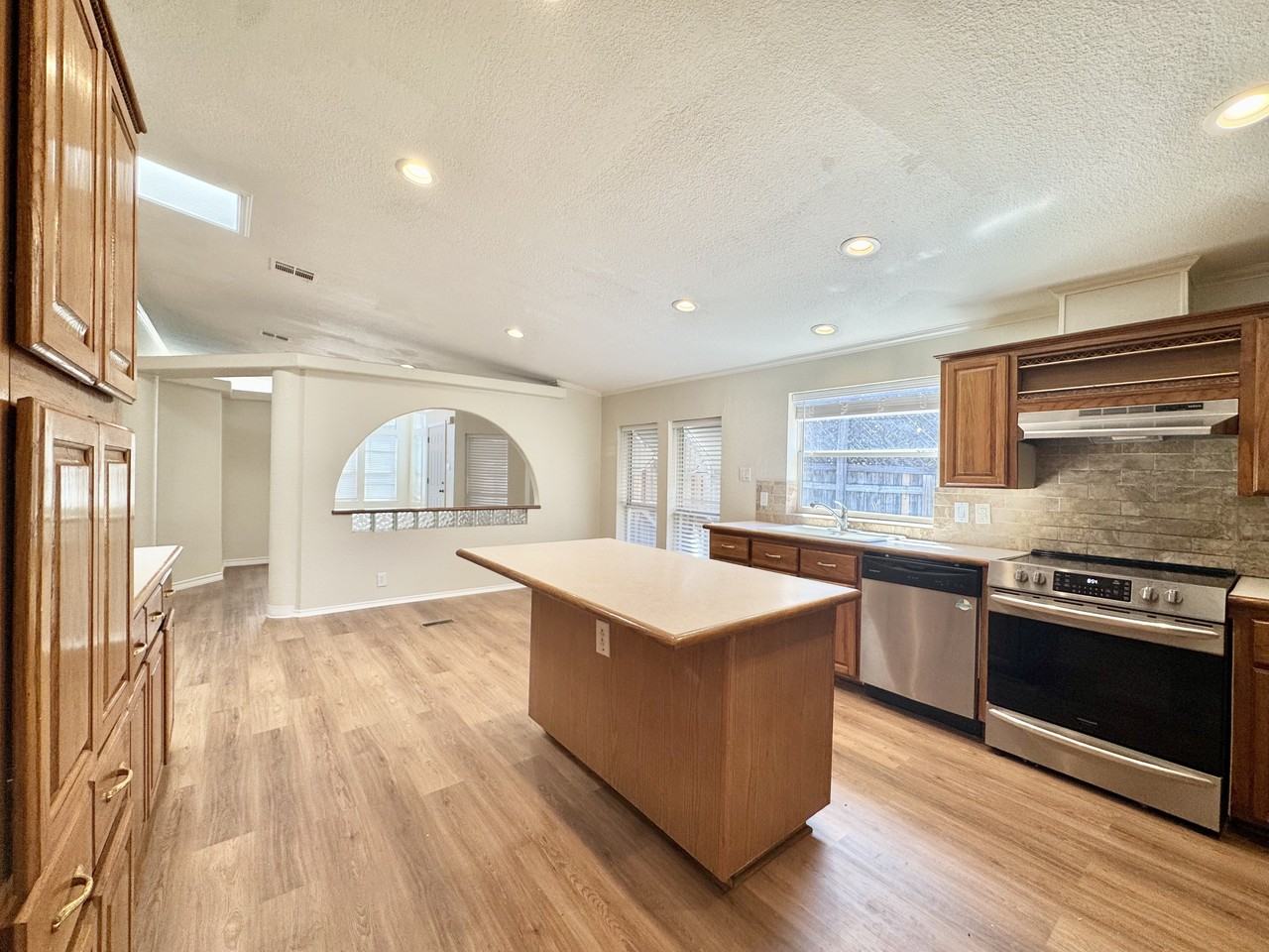 191 Corridor Oaks - Photo 3 of 19