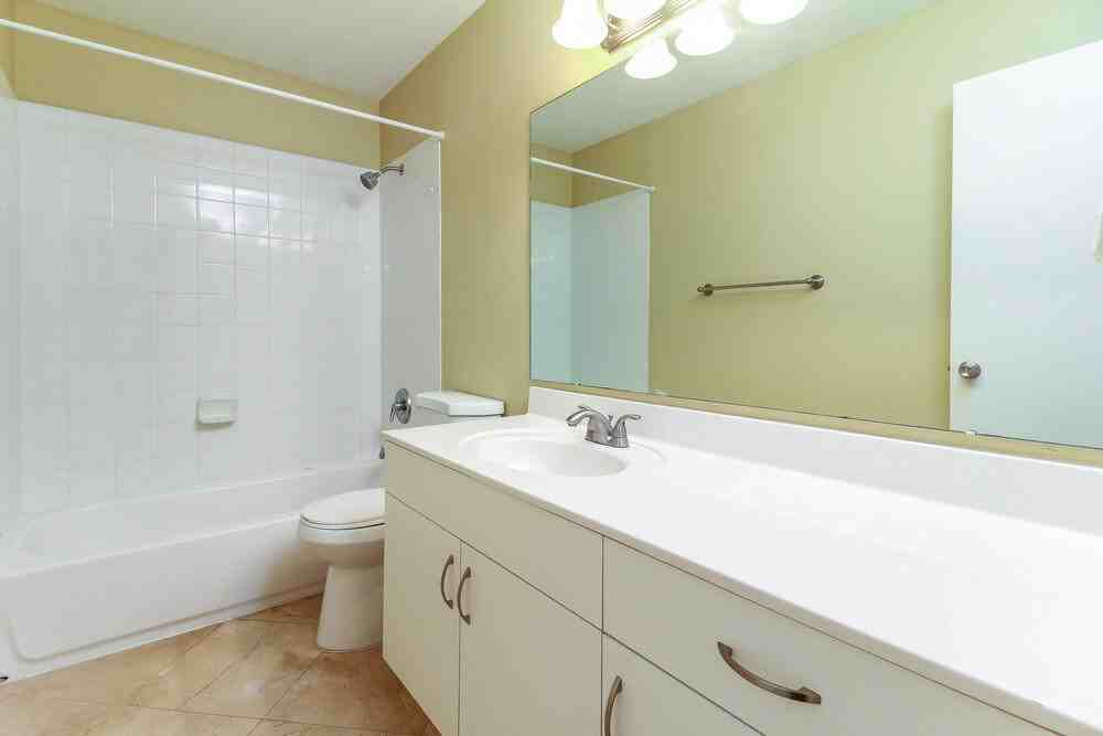 3900 Nw 115th Ave - Photo 7 of 17