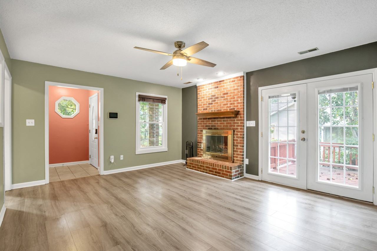130 Hickman Ct - Photo 2 of 12