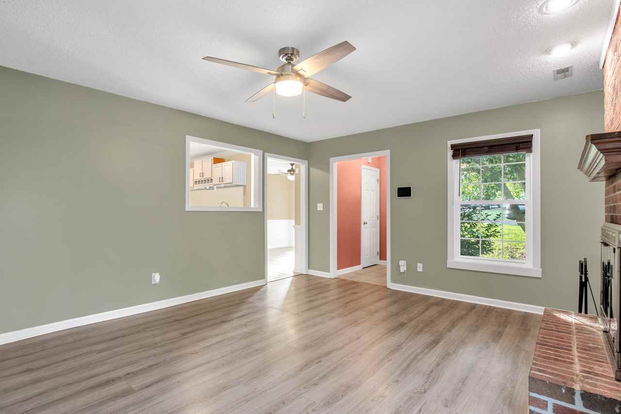 130 Hickman Ct - Photo 3 of 12