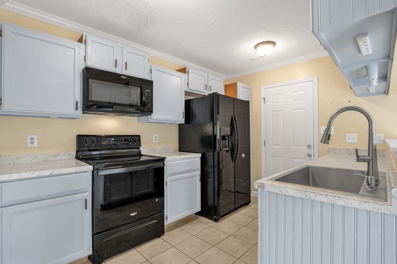 130 Hickman Ct - Photo 4 of 12