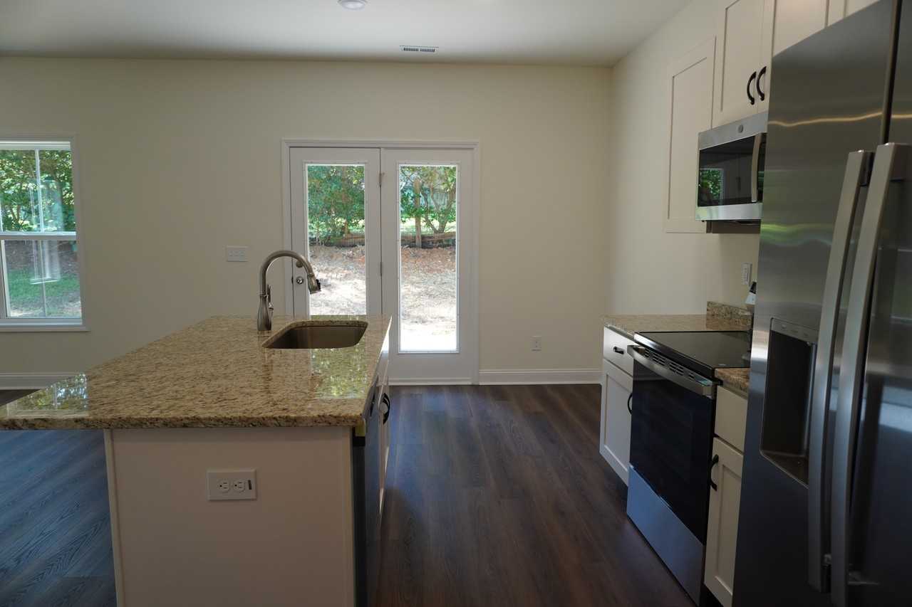 385 Buhmann Dr - Photo 4 of 17