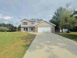 featured image of 2102 Oakwood Dr