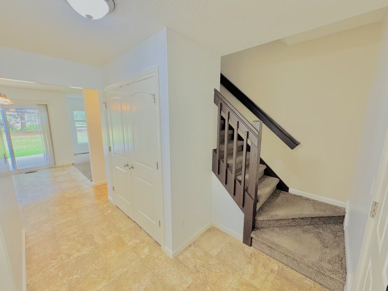2102 Oakwood Dr - Photo 2 of 23