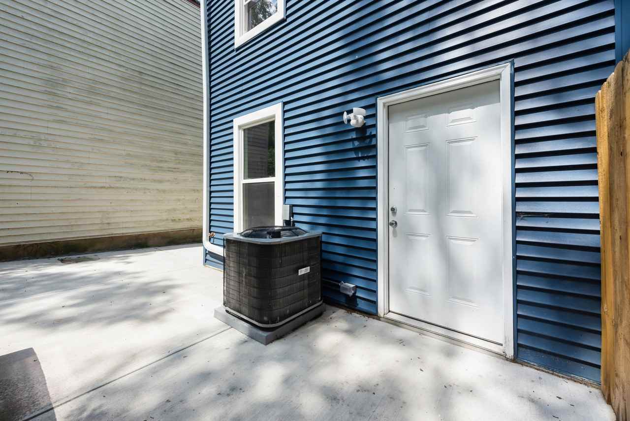 4122 Kirby Ave - Photo 2 of 15