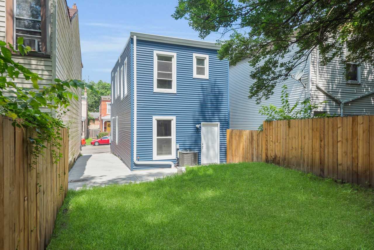 4122 Kirby Ave - Photo 4 of 15