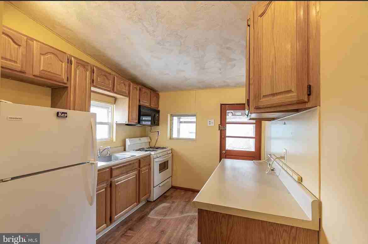 3073 Weikel St - Photo 3 of 4
