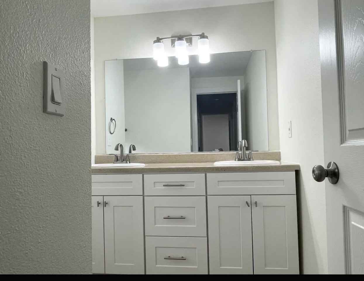 1345 S Ivy St #D - Photo 7 of 9