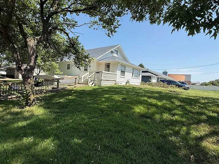 538 E Prairie St - Photo 2 of 14