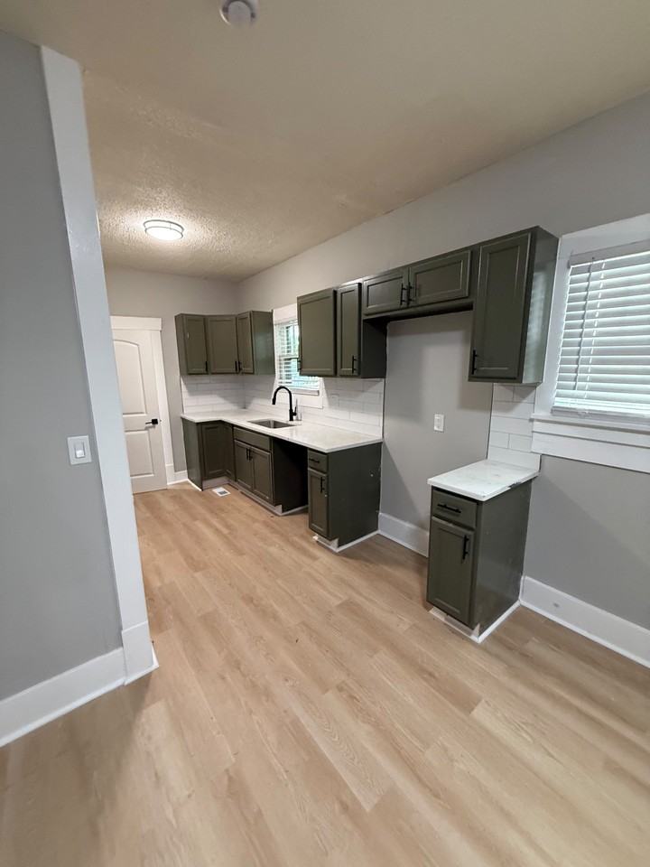 538 E Prairie St - Photo 3 of 14