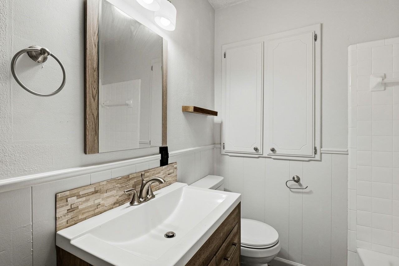 1045 S Reno Ave - Photo 3 of 27