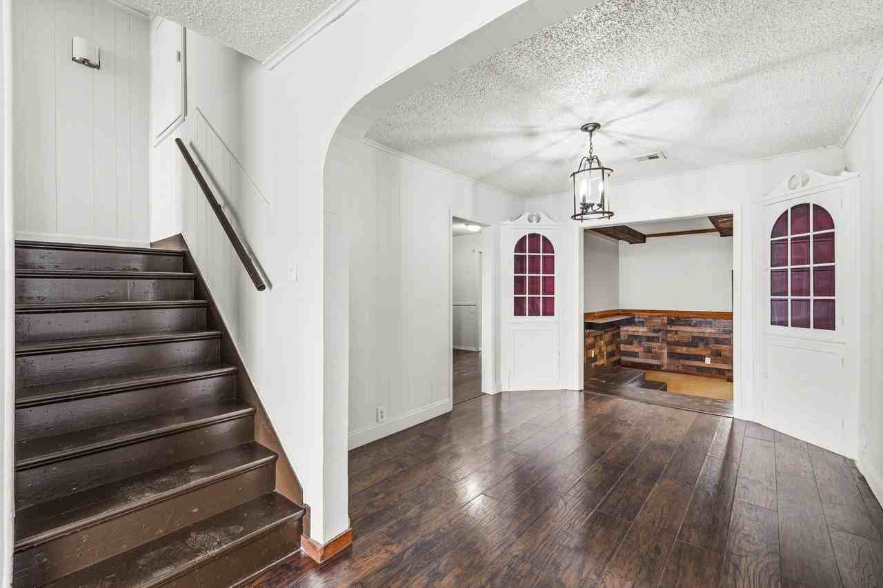 1045 S Reno Ave - Photo 5 of 27