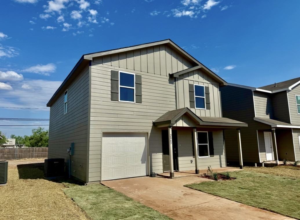 2865 Autumnwood Way - Photo 2 of 21