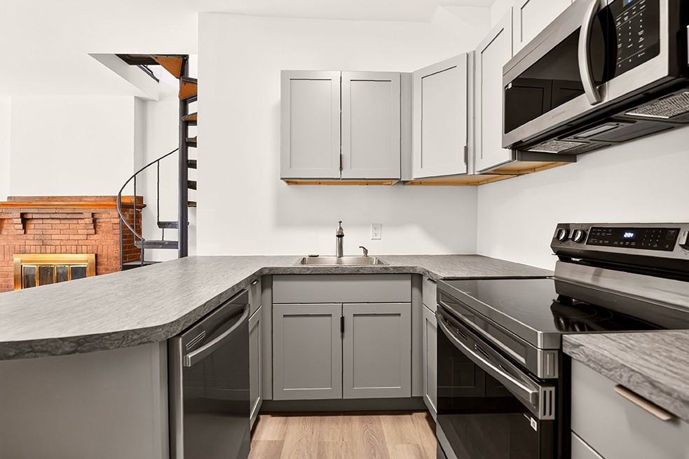 85 Alexander St #87A - Photo 4 of 11