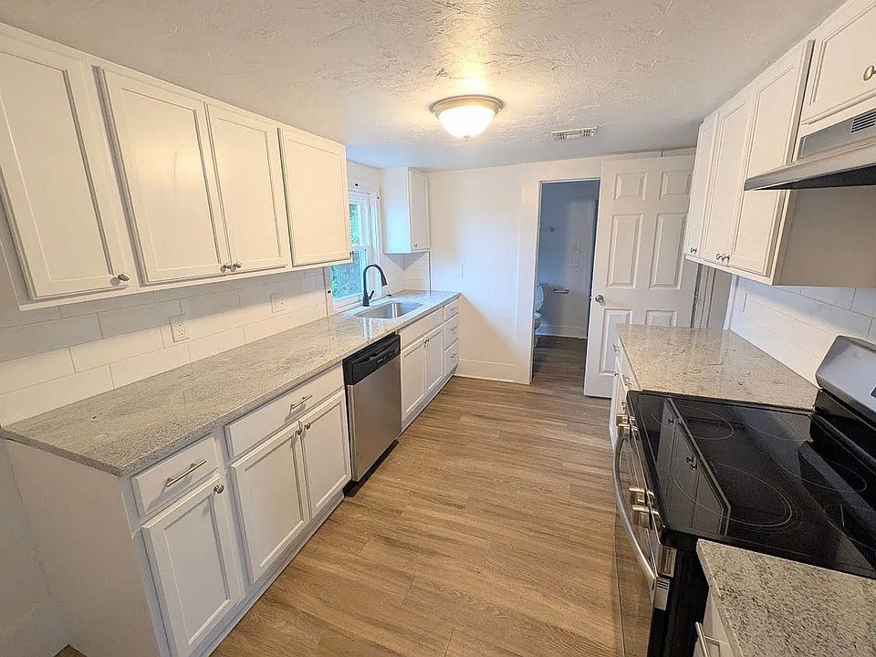 925 S 3rd St - Photo 4 of 6