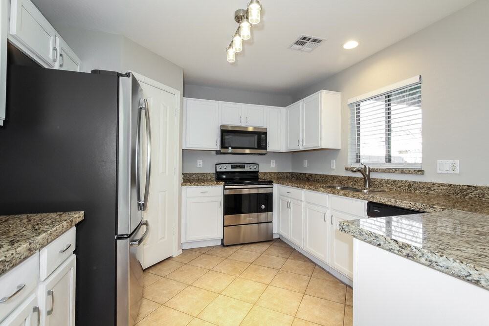12334 W Rosewood Dr - Photo 5 of 15