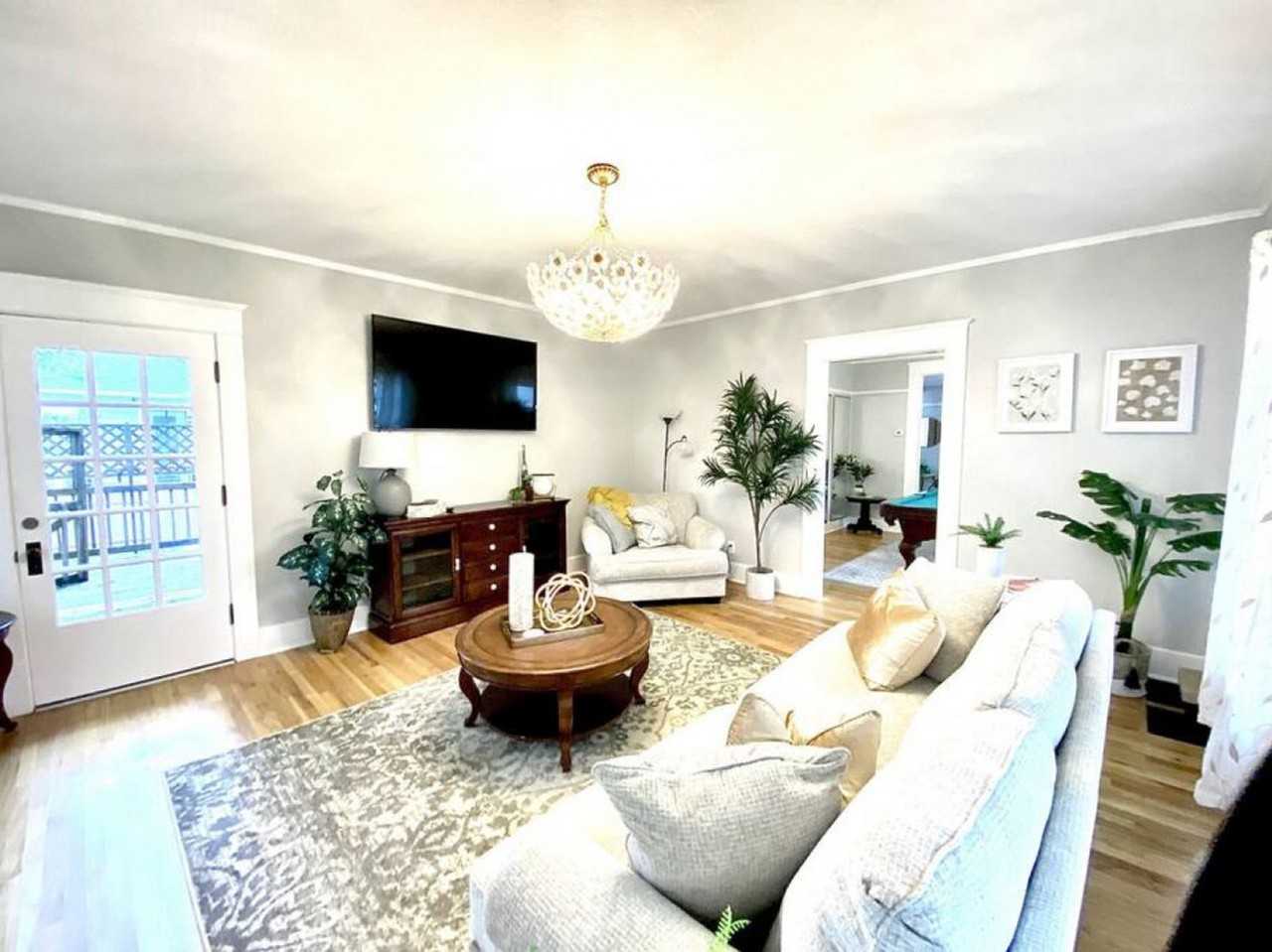 964 Southwest Ferry Street - Photo 6 of 50