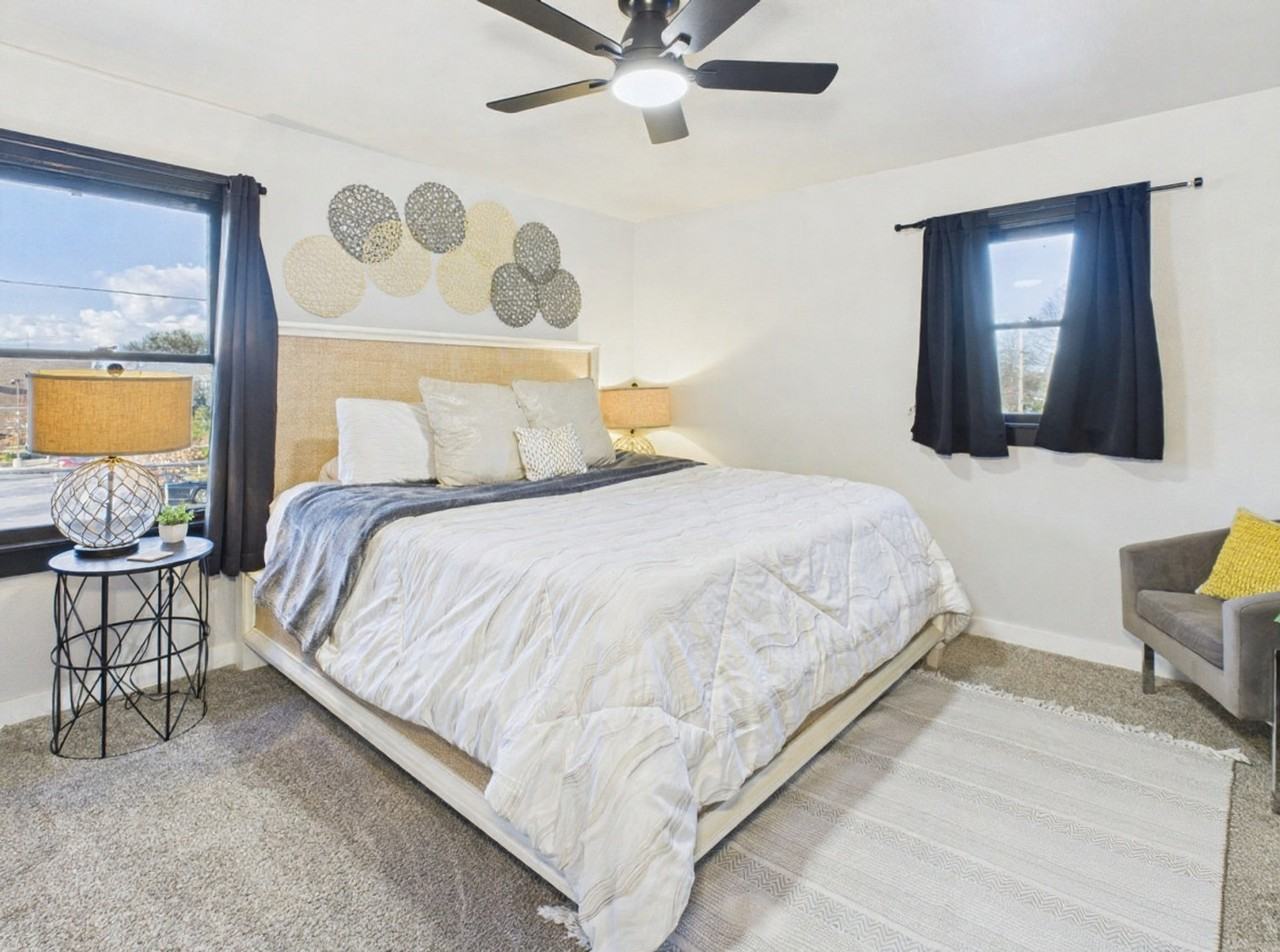 132 Southeast 7th Avenue - Photo 3 of 50