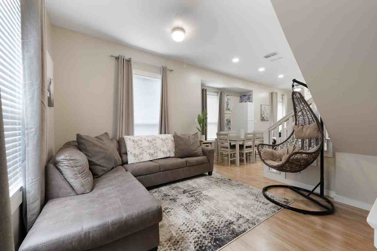 1510 Lagonda Ave #1626237P - Photo 3 of 50