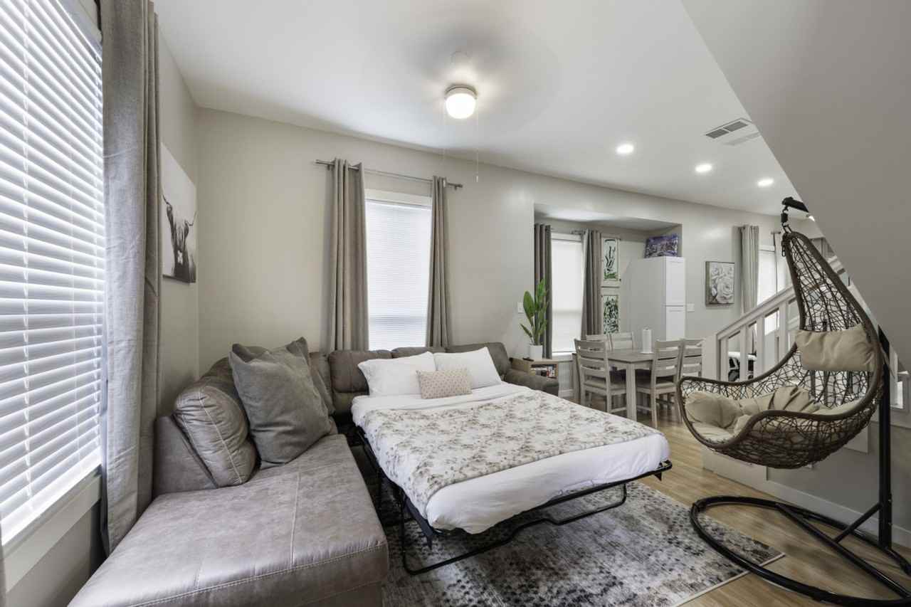 1510 Lagonda Ave #1626237P - Photo 4 of 50