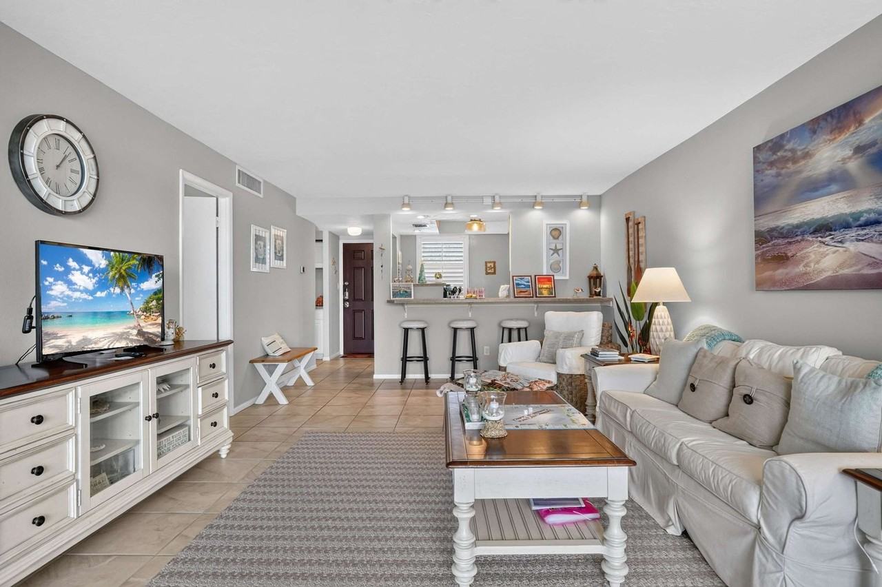 605 Sutton Pl #1626830P - Photo 3 of 17
