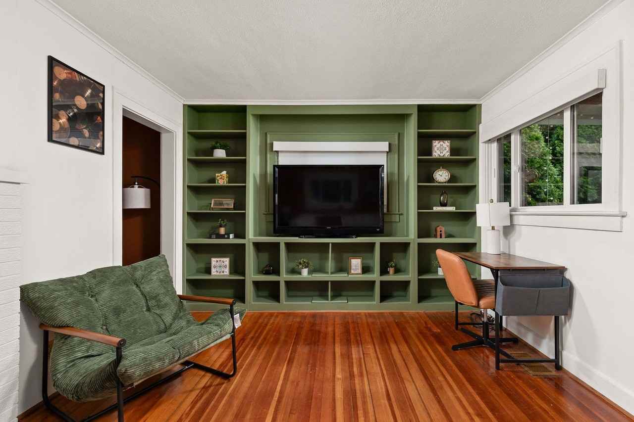540 E 64th St #1629982P - Photo 2 of 33