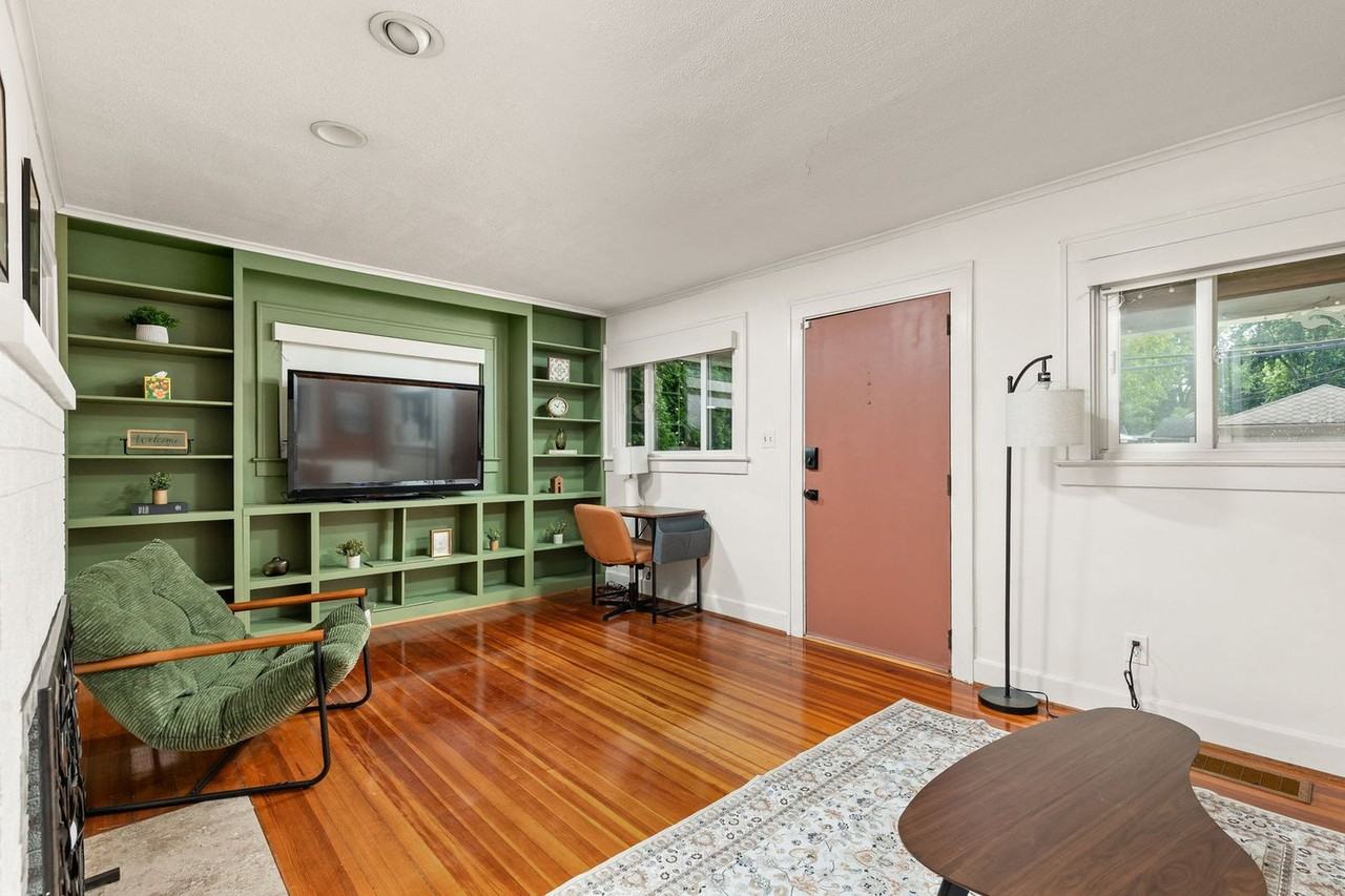 540 E 64th St #1629982P - Photo 3 of 33