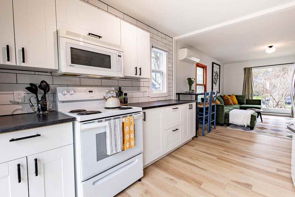 3228 Beresford Road - Photo 4 of 12