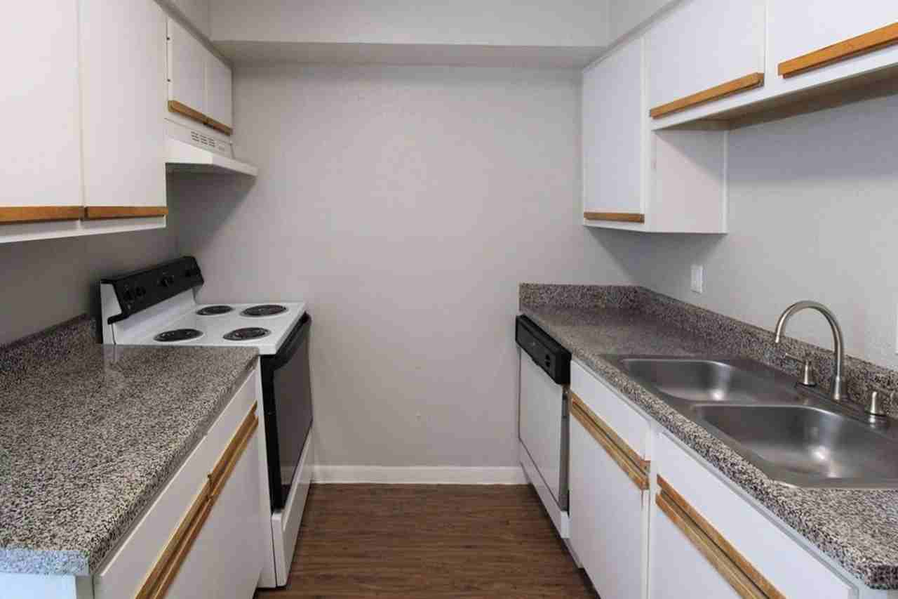Montebello Gardens Apartments - Photo 6 of 31
