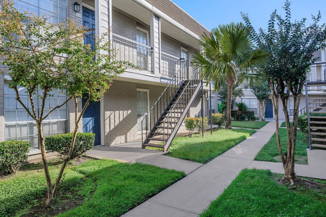 Montebello Gardens Apartments - Photo 7 of 31