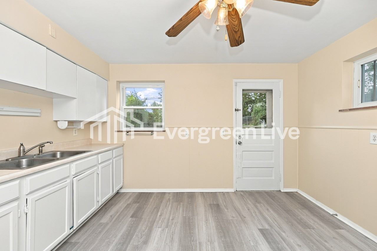 4773 Hardwick Dr - Photo 4 of 15
