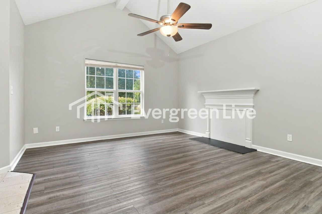 23 Twin Oaks Cir - Photo 2 of 15