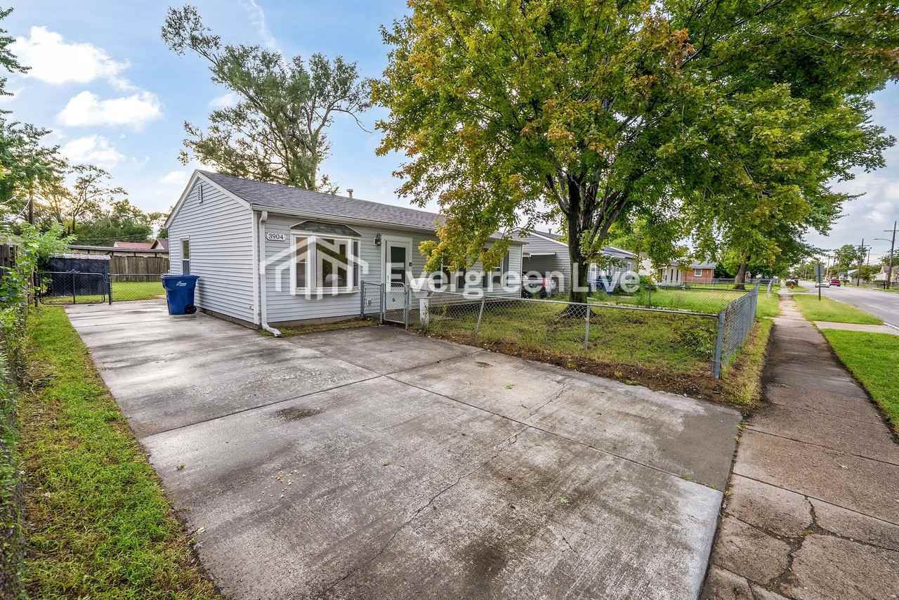 3904 N 13th St - Photo 2 of 26