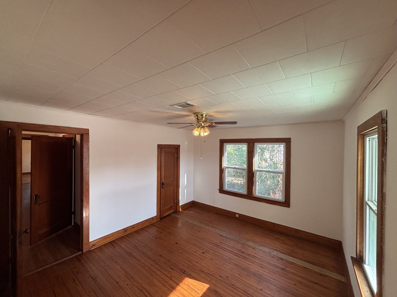 2404 Willow Rd - Photo 3 of 31