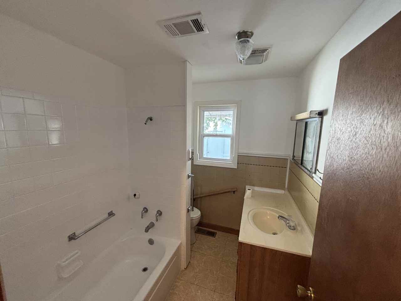 2404 Willow Rd - Photo 4 of 31