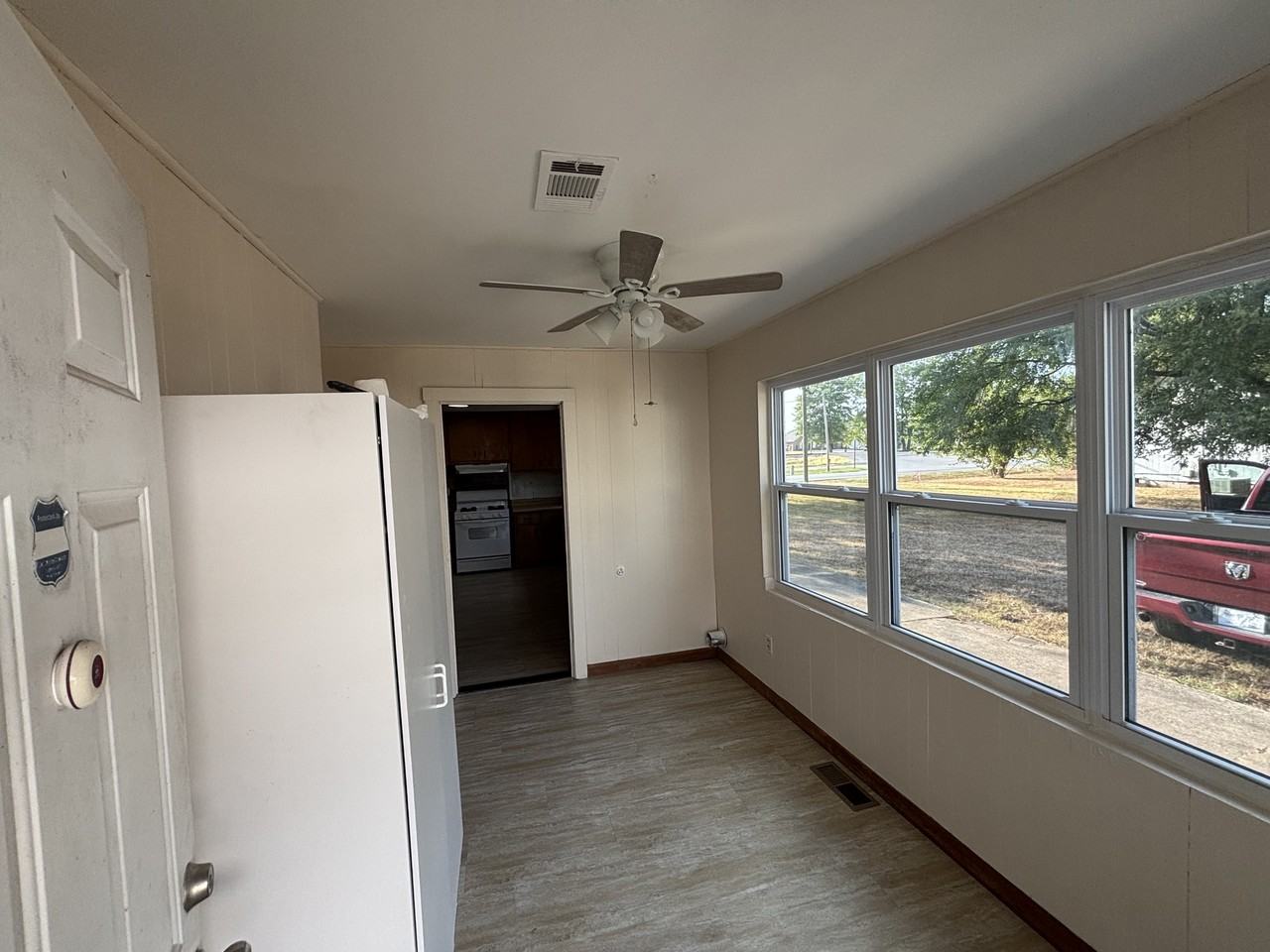 2404 Willow Rd - Photo 5 of 31