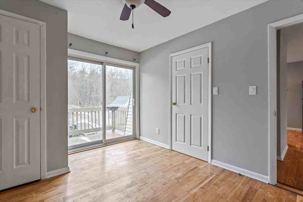 455 Maple Ave - Photo 2 of 12