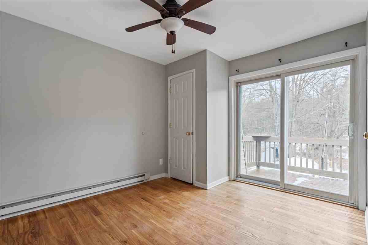 455 Maple Ave - Photo 3 of 12