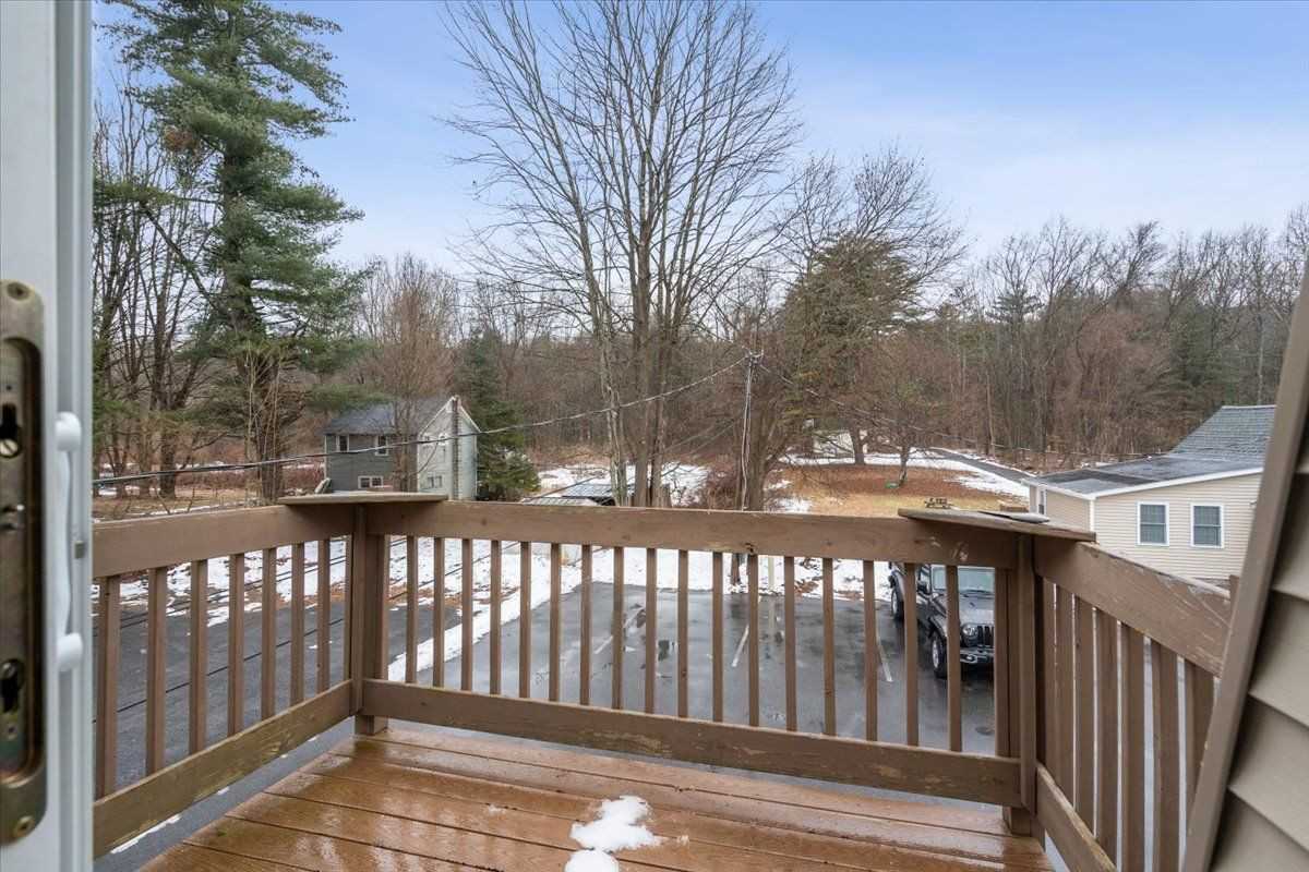 455 Maple Ave - Photo 4 of 12