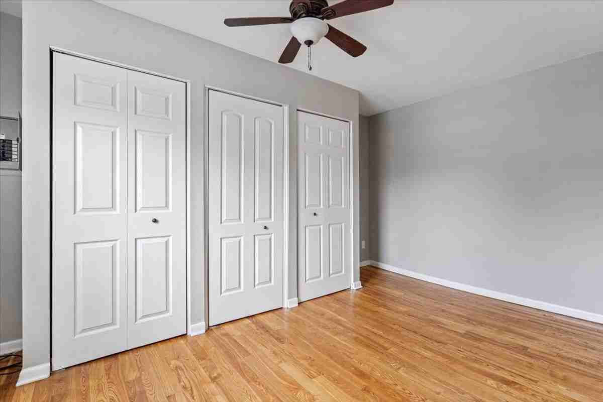 455 Maple Ave - Photo 5 of 12