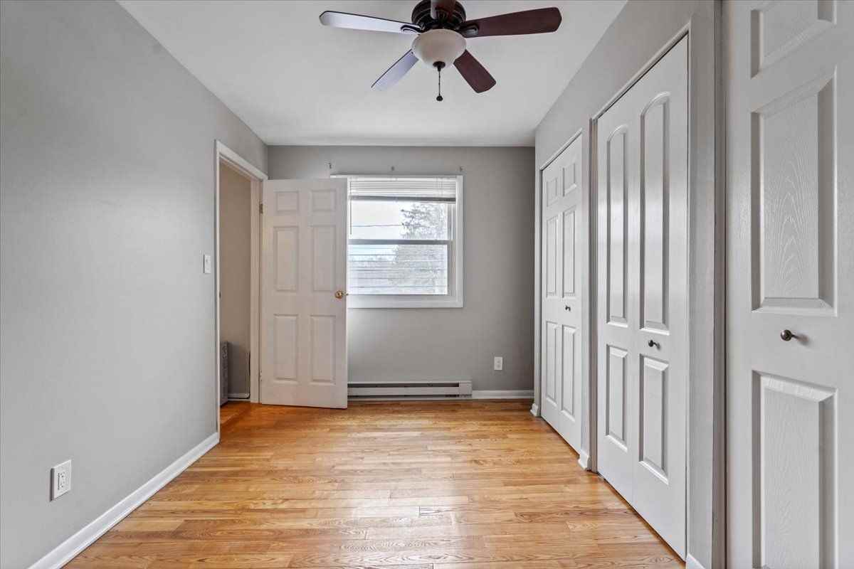 455 Maple Ave - Photo 6 of 12
