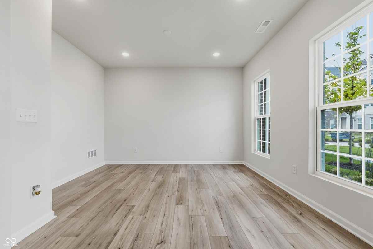 14549 Elsmere Ln - Photo 3 of 42