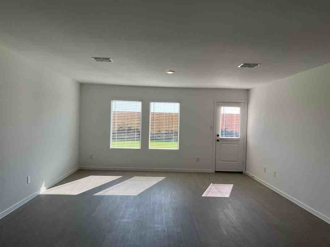 1529 Lanner Meadows Ln - Photo 6 of 23